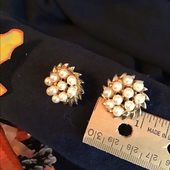 VINTAGE CLIP ON EARRINGS CLASSIC LOOK WITH BLACK - Picture 2 of 3